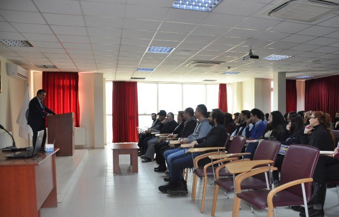 Genel Sekreter Aksoy, Siyasal Bilgiler Fakültesinde Sunum Yaptı