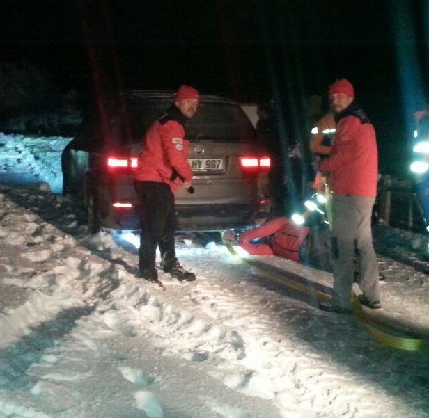 Dağ Yolunda Mahsur Kalan Aileyi Akut Kurtardı