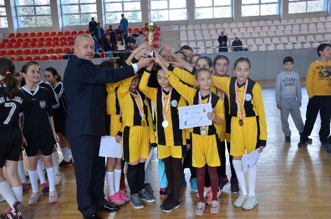 Okul Sporları Hentbol Müsabakaları Sona Erdi