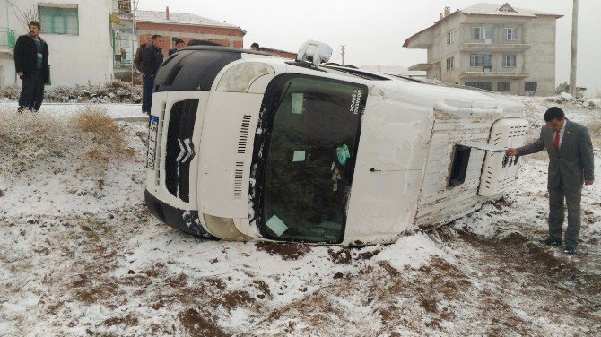 Manisa’da Öğrenci Servisi Devrildi