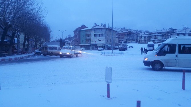 Pazarlar’a Yılın İlk Karı Yağdı