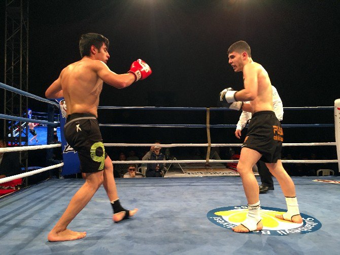 Kick Boks’un Yıldızları Sultanbeyli’de Ringe Çıktı