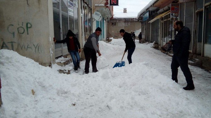 Çaldıran’da Esnaf Siftah Yapamadı