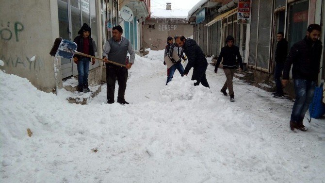 Çaldıran’da Esnaf Siftah Yapamadı