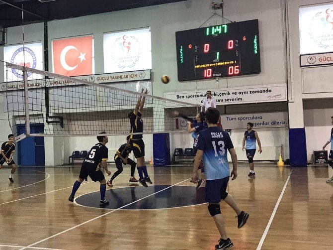 Voleybolda Şampiyon Barbaros Anadolu Lisesi