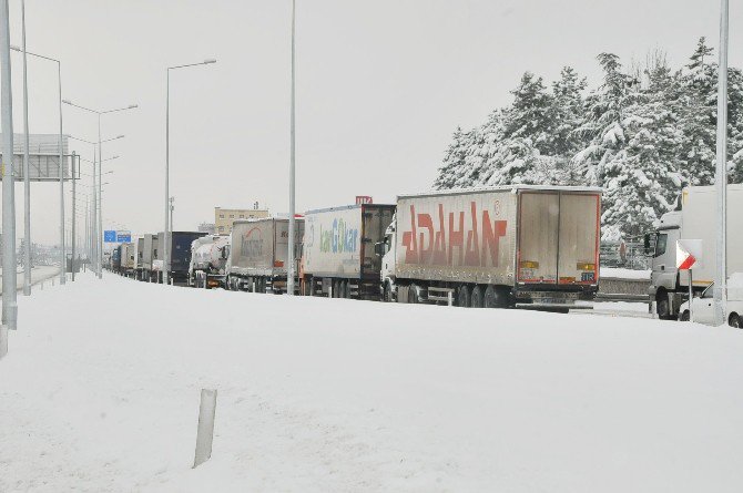 Trafiğe Kapalı Kalan Afyonkarahisar-konya Yolu 12 Saat Sonra Açıldı