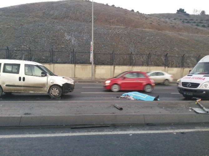 Buzlanma Nedeniyle Araçlar Birbirine Girdi: 2 Ölü