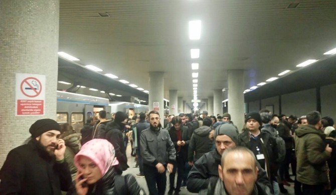 İstanbullulara Mesai Bitiminde Metro Şoku