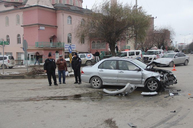 Kaza Yapan İşçi Servisi Devrildi