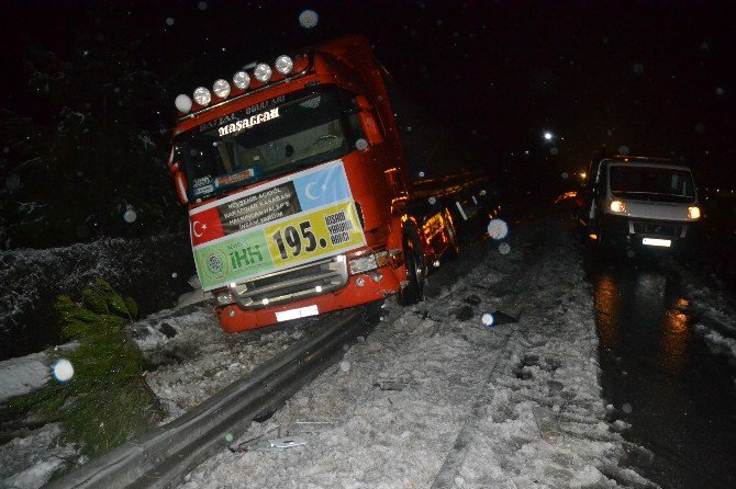 Pozantı Tem Otoyolu’nda Zincirleme Trafik Kazası: 10 Yaralı