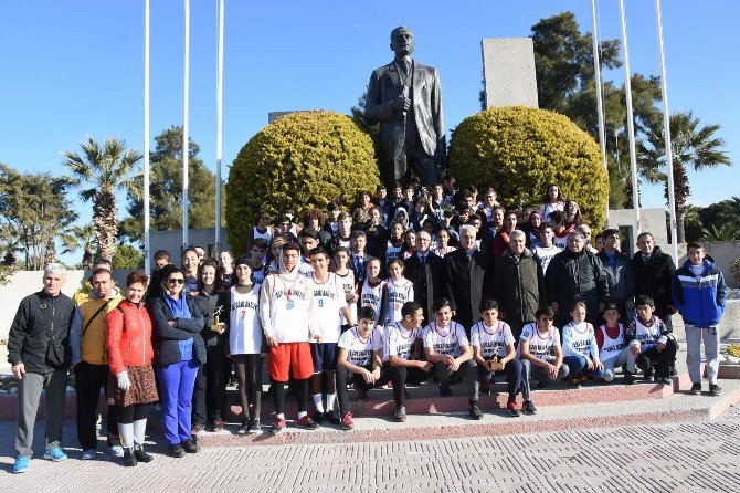 Aliağa’da ’Atatürk Yol Koşusu’na Yoğun İlgi