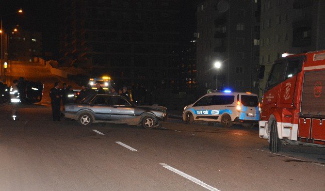 İzmir’de Trafik Kazası : 2 Yaralı