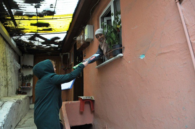 İzmit’te Evlerin Kapıları Tek Tek Çalındı