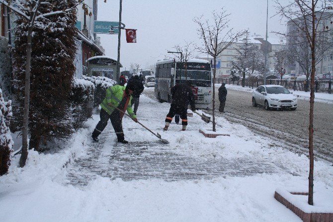 Yozgat’ta Kar Yağışı Etkili Oluyor