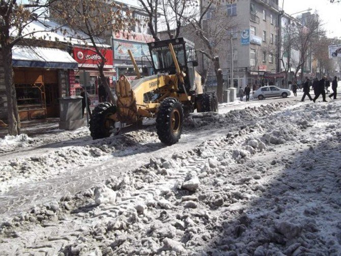 Kars Belediyesi’nin Kar Timleri Görev Başında!