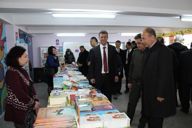 İlkokul Öğrencilerine Birikim Ve Kitap Okuma Alışkanlığı Kazandıracak Kitap Fuarı