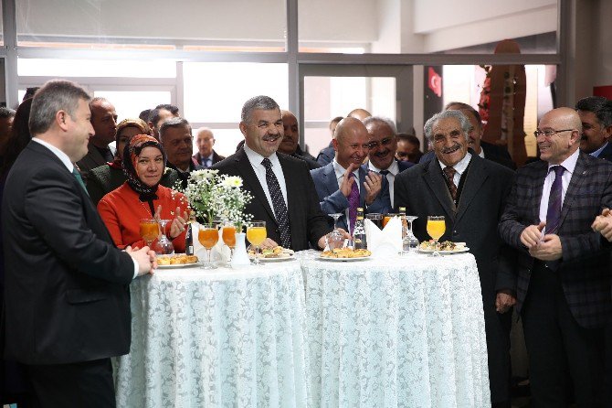 Büyükşehir Belediye Başkanı Mustafa Çelik, "Beş Yıldızlı Okullar Yapıyoruz"