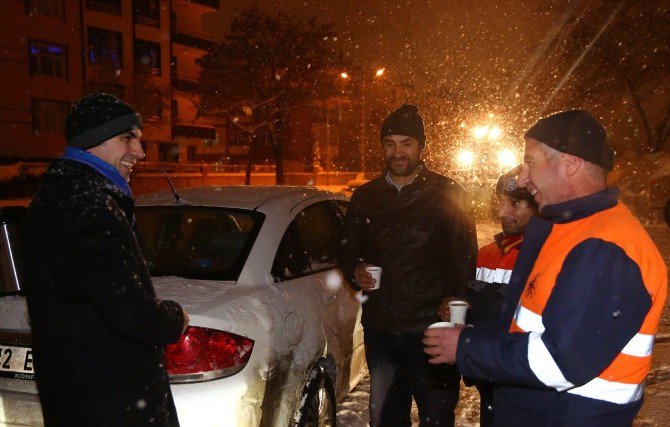 Başkan Altay, Belediye Ekipleriyle Kar Nöbetinde