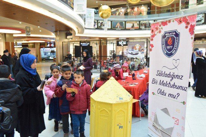 Minik Öğrencilerden Mektup Yazma Etkinliği