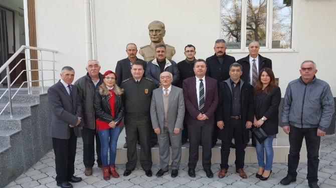 Salihli Mhp’den Komutanlara Taziye Ziyareti