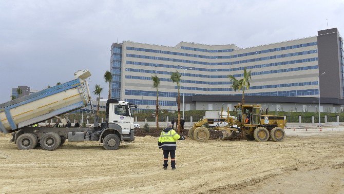 Büyükşehir Belediyesi, Şehir Hastanesi’nin Çevre Düzenlemesi Çalışmalarına Devam Ediyor