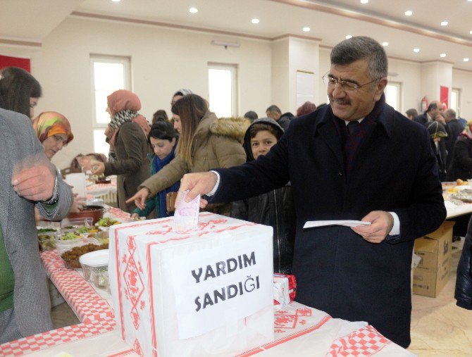 Belediye Başkanı ’Halep’ Yazılı Pastayı 5 Bin Liraya Aldı