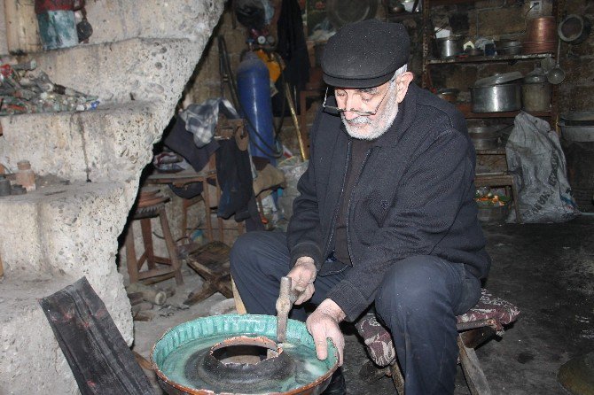 Siirt’te Bakırcılık Kaybolmaya Yüz Tutmuş Meslekler Arasına Girdi