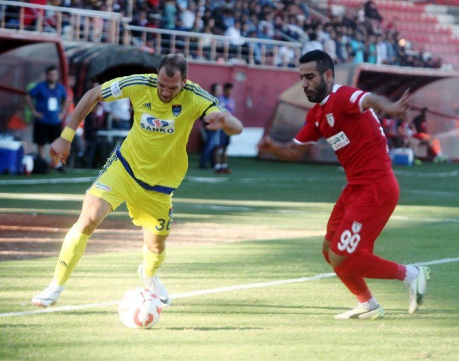 Büyükşehir Gaziantepspor İlk Yarıda Taraftarlarını Üzdü