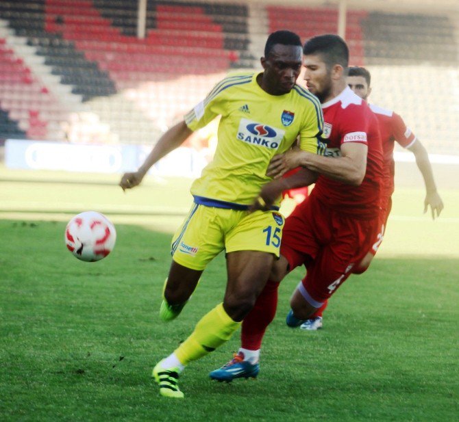 Büyükşehir Gaziantepspor İlk Yarıda Taraftarlarını Üzdü