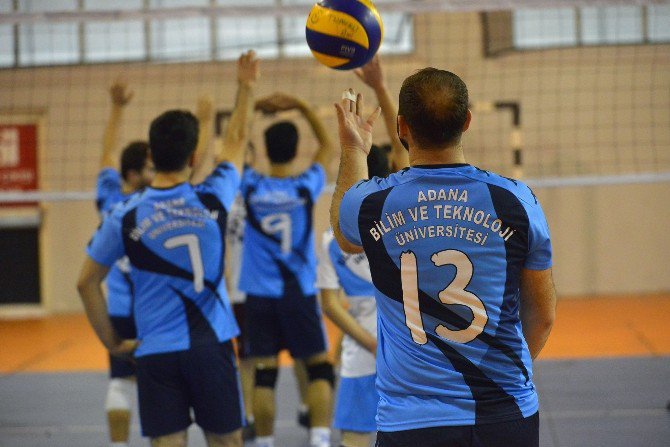 Adana Btü Voleybol Takımı Üniversitelerarası Turnuvada