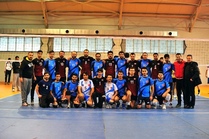 Adana Btü Voleybol Takımı Üniversitelerarası Turnuvada