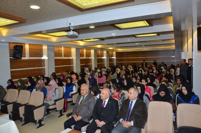 Prof. Dr. Gönüllü İmam Hatip Öğrencileriyle Bir Araya Geldi