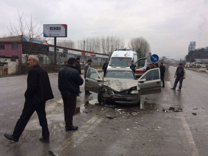 Bartın’da Trafik Kazası: 2 Yaralı