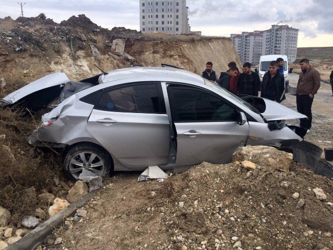 Takla Atan Araçtan Sürücü Yaralanmadan Çıktı