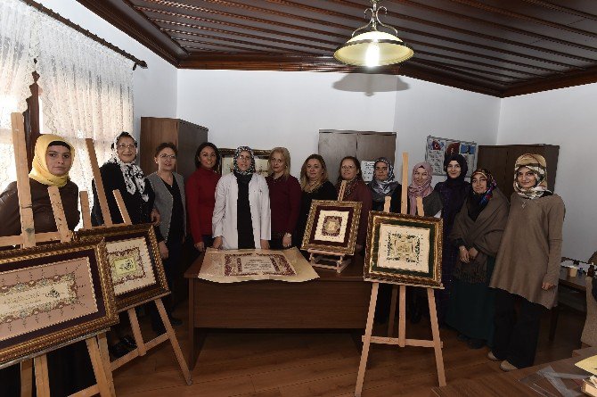 Hat Ve Tezhip’in En Güzel Örnekleri Belmek’lerde