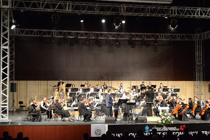 Çukurova Devlet Senfoni Orkestrası 2017’yi “Birlik Ve Kardeşlik Konseri” İle Karşıladı
