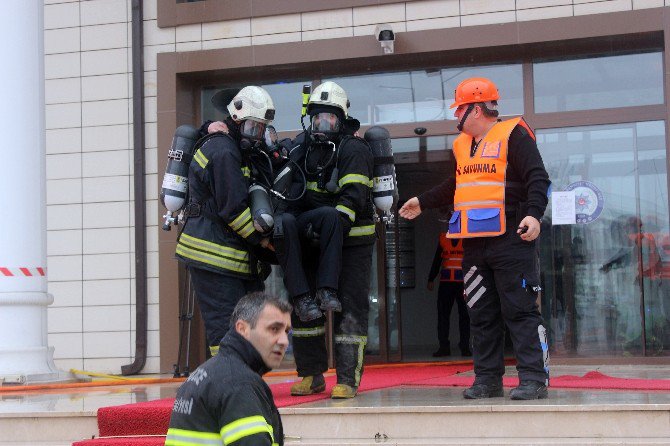 Emniyet Müdürlüğündeki Tatbikatı Gerçek Sandılar