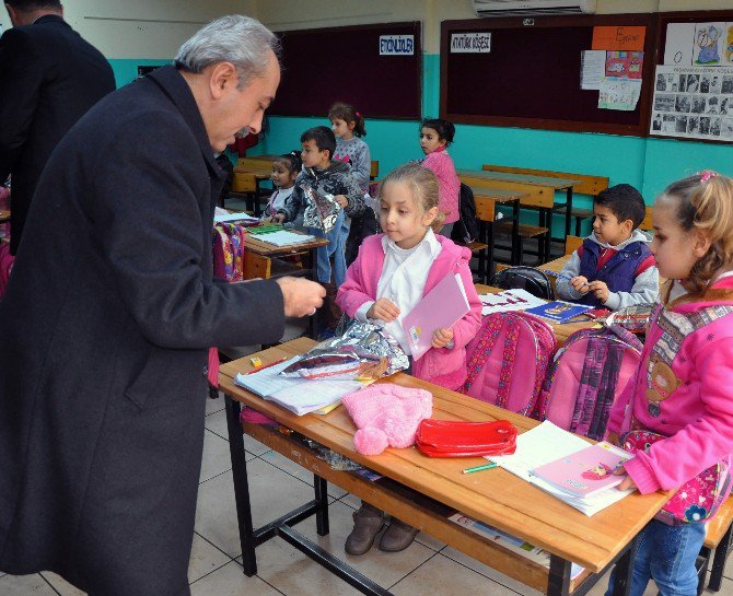 İhtiyaç Sahibi 230 Öğrenciye Kışlık Yardımı