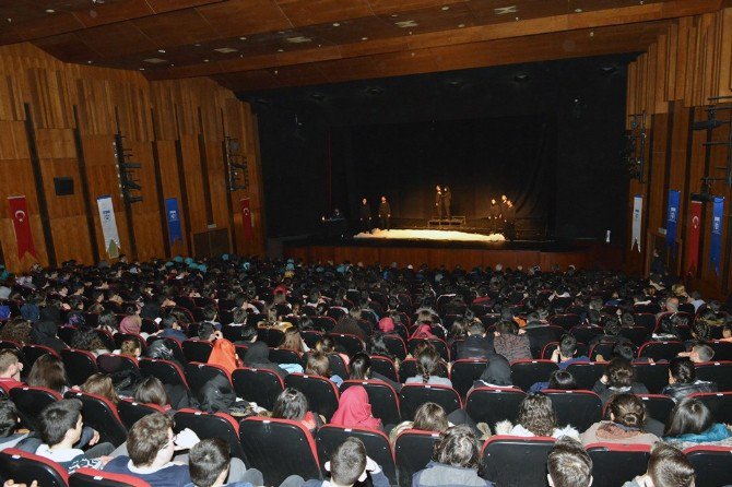 Mehmet Akif Ersoy, "Vatan İçin Korkma’’ Tiyatro Oyunuyla Anıldı