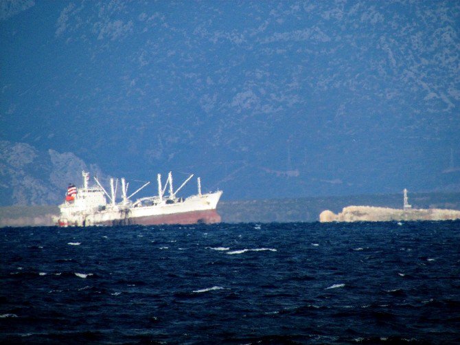 Türkiye’nin En Önemli Turizm Merkezini ’Kirleten’ Gemi Kurtarıldı