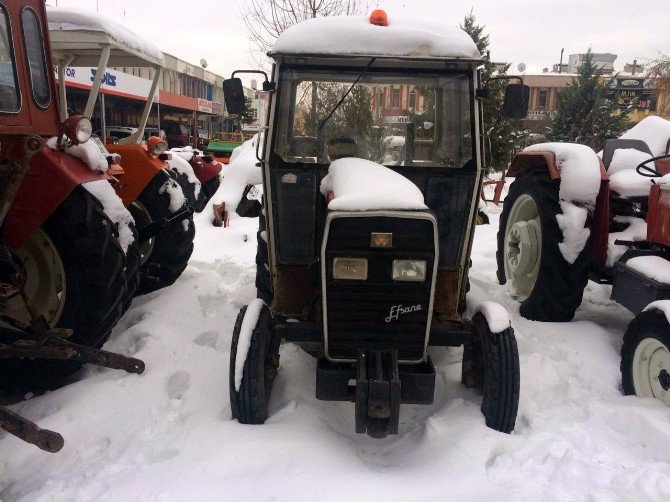 İzmir’de Traktör Hırsızlarından Biri Yakalandı