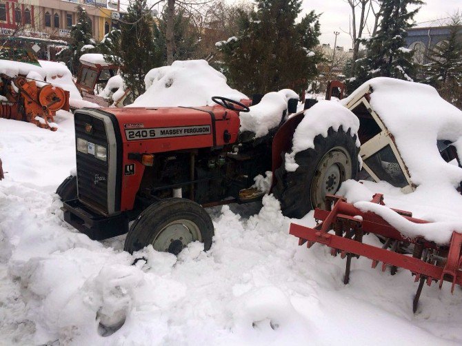 İzmir’de Traktör Hırsızlarından Biri Yakalandı