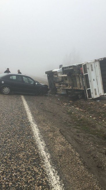 Türkoğlu’nda Yoğun Sis Kazaya Yol Açtı: 4 Yaralı