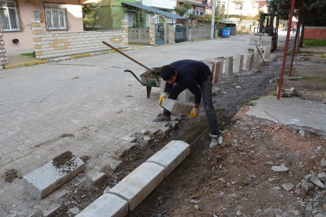 Kartepe’de Kaldırım Çalışmaları Devam Ediyor