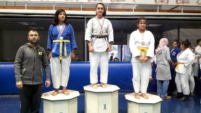 Salihli Belediyespor, Judoda Madalyaları Topladı