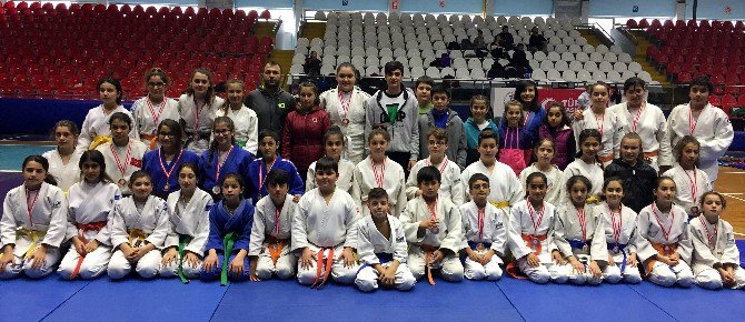 Salihli Belediyespor, Judoda Madalyaları Topladı