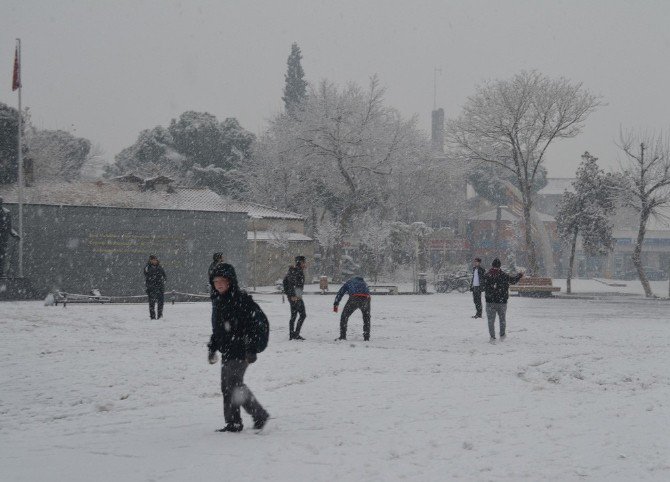 Kula’da Kar Yağışı