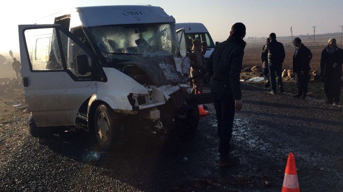 Öğrenci Servisi İle Kamyonet Çarpıştı: 9 Yaralı