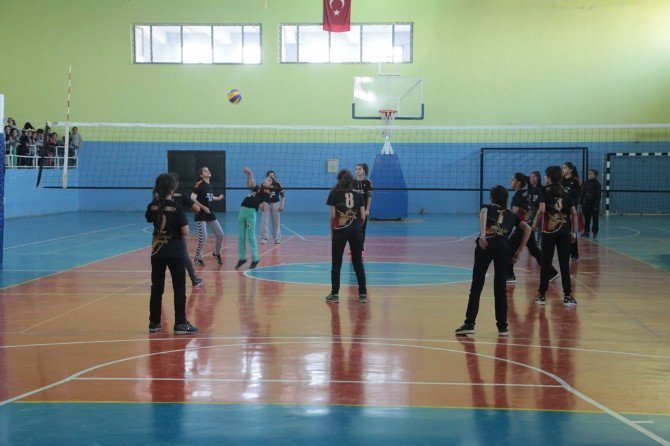 Silopi’de Yıldız Kızlar Voleybol Turnuvası Sona Erdi