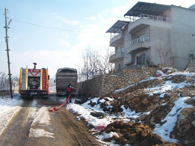 Su Kesintilerinin Yaşandığı Mahallelere İtfaiye Araçlarıyla Su Taşındı